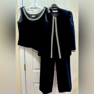 Gently worn Women’s Tahari Dress 3 Piece Black Pant Suit with Pearl Collar